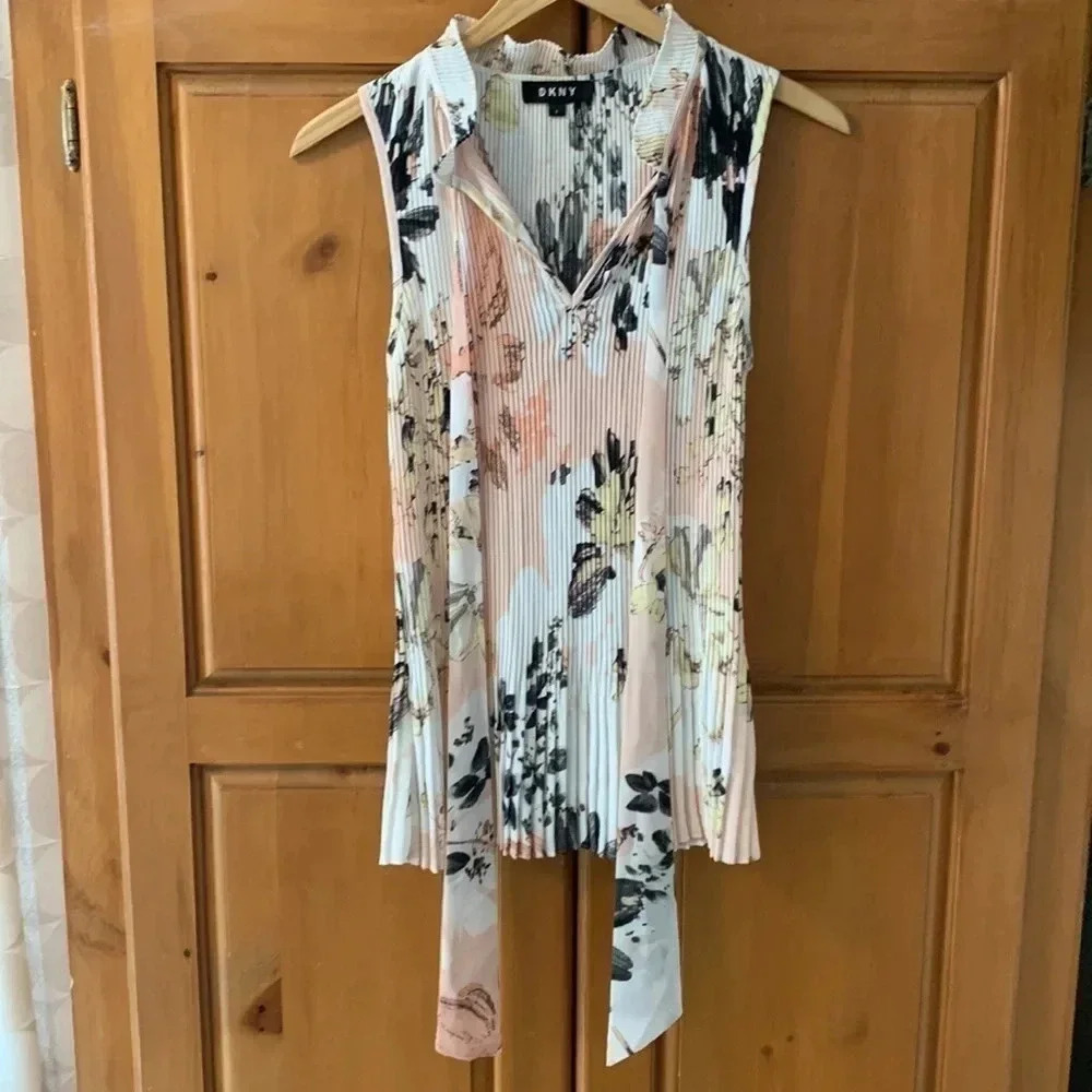 Dkny  S - Picture 2 of 7